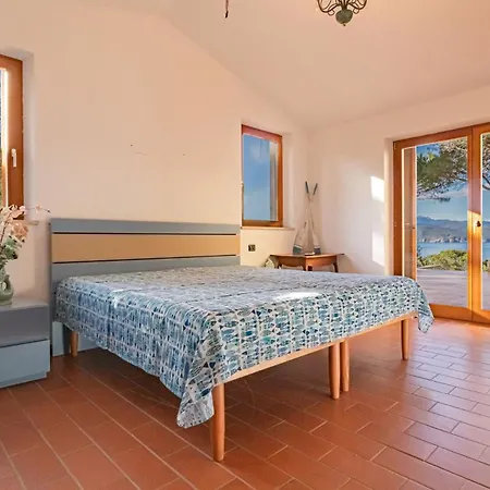 Golfo Stella 别墅 *